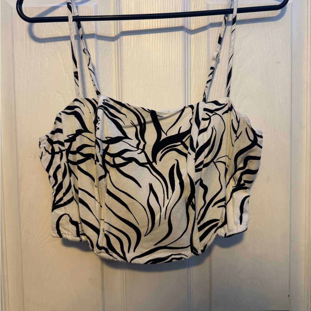 T.J.Maxx Black and Cream Patterned Crop Top
